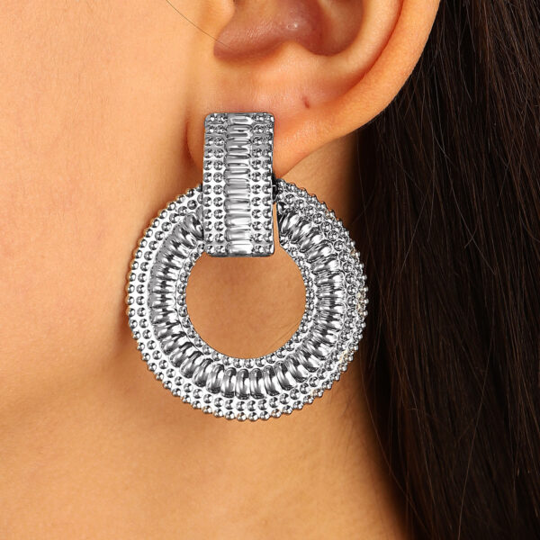 Eye-catching Hollow Round Earrings Women's Retro Fashion Creative Design - Image 4