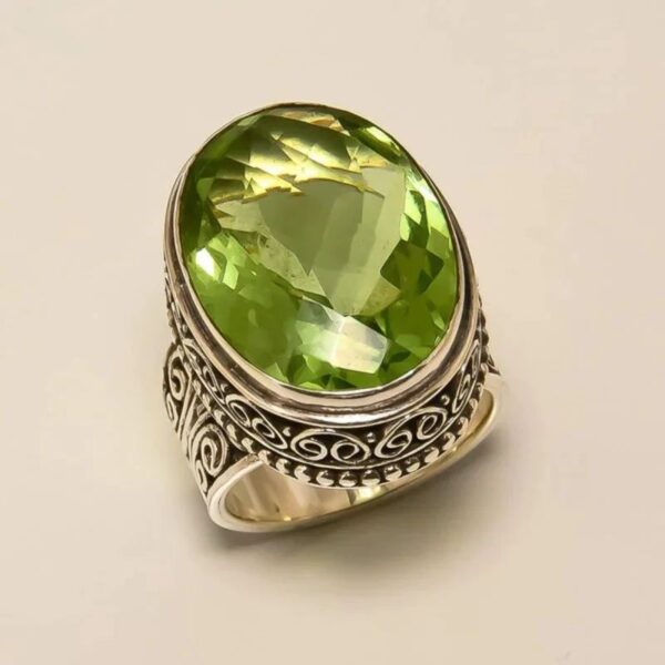 Fashion European And American Style Heavy Industry Wide Engraving Inlaid Emerald Shiny Ring - Image 2